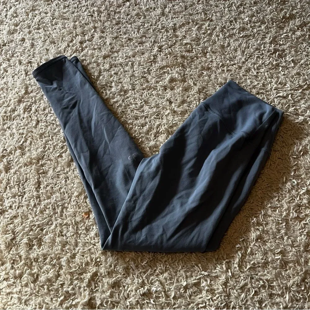 Alo Yoga light grey full length leggings size medium